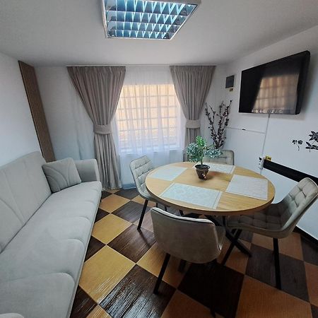 Shelby Accommodation -Adult Only- Синая Екстериор снимка