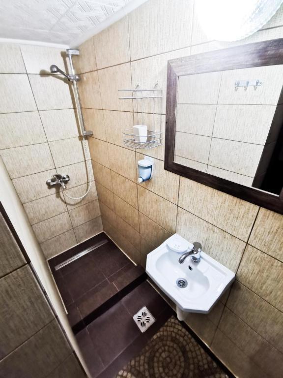 Shelby Accommodation -Adult Only- Синая Екстериор снимка