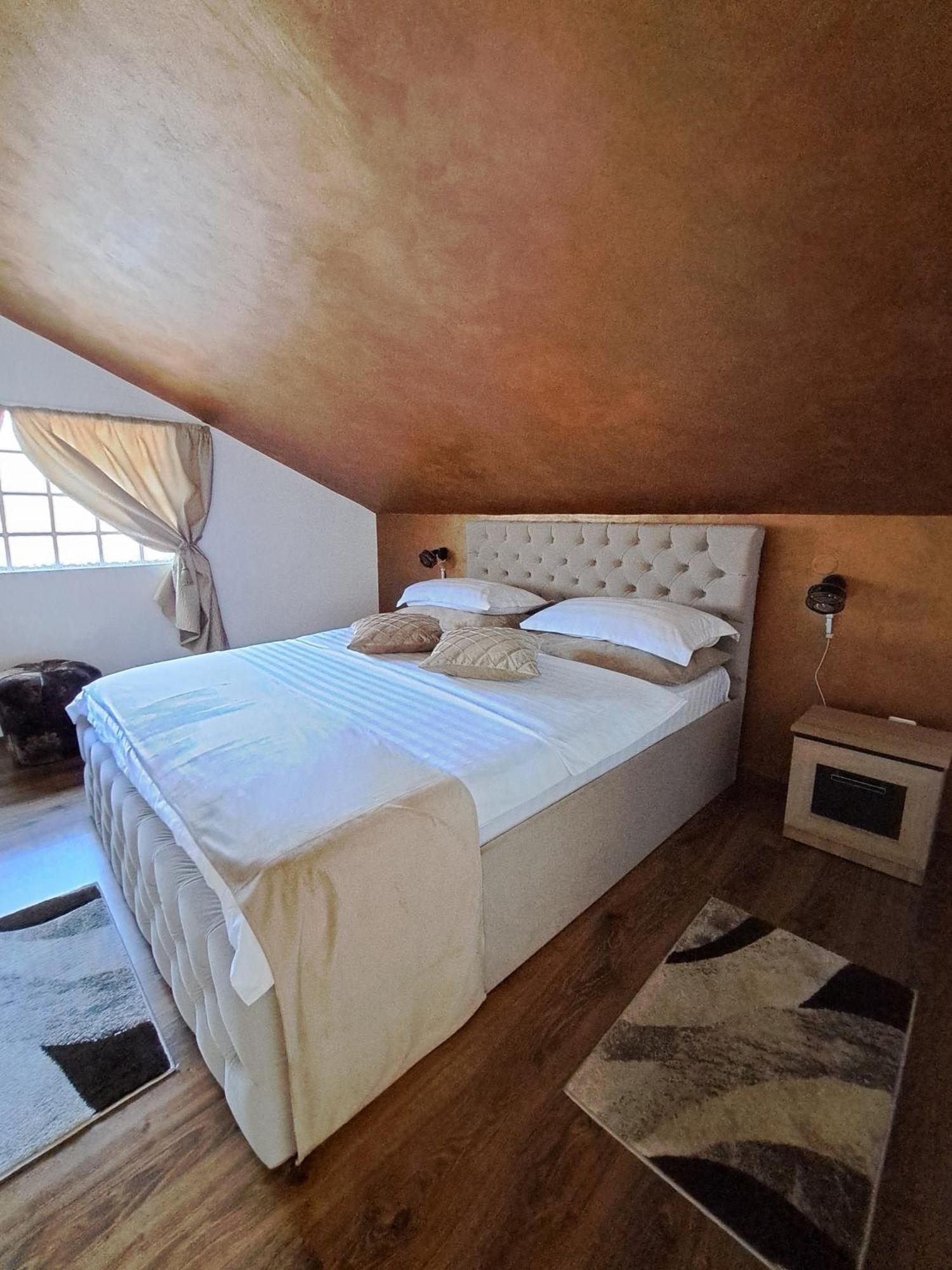 Shelby Accommodation -Adult Only- Синая Екстериор снимка