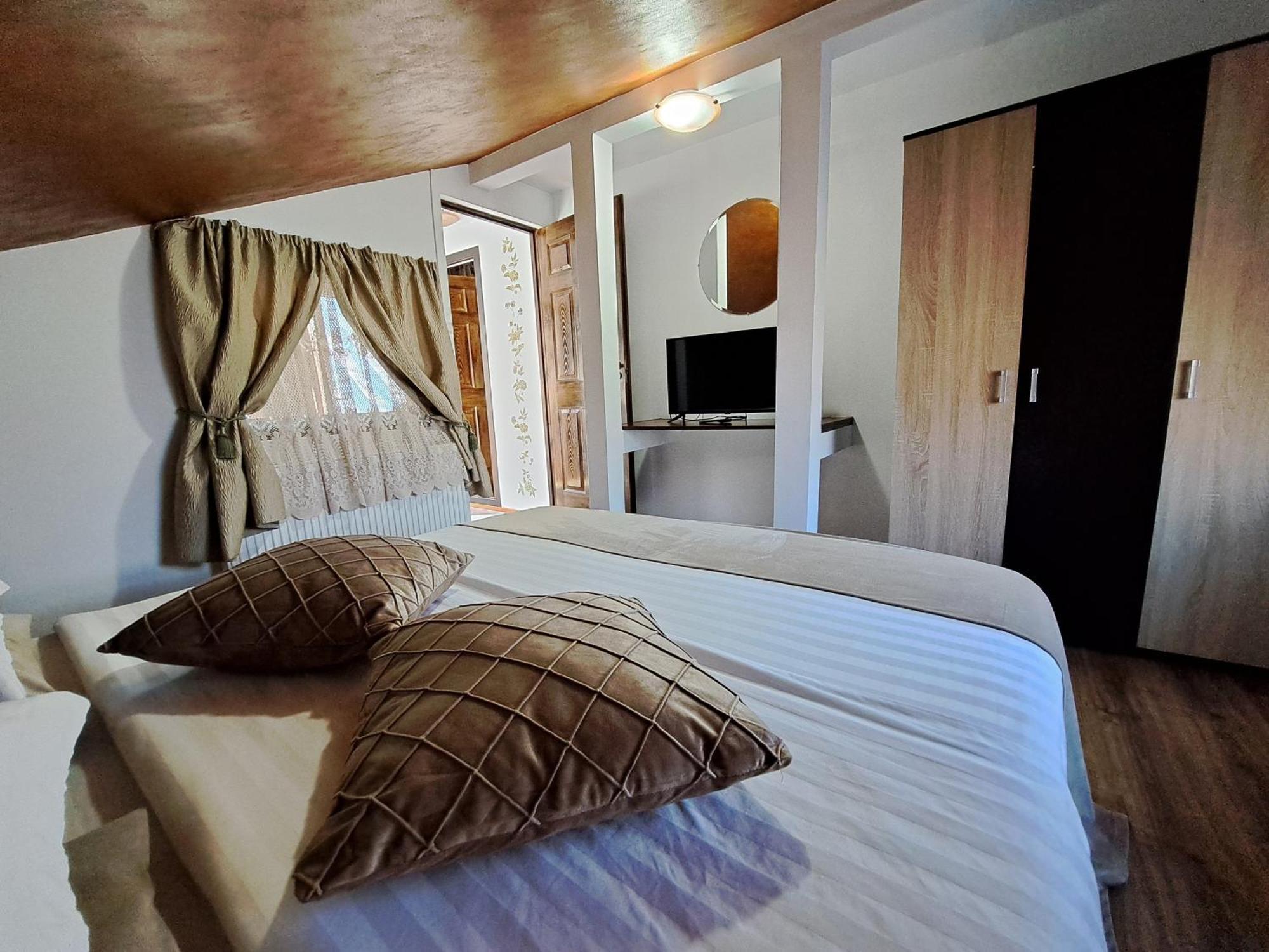 Shelby Accommodation -Adult Only- Синая Екстериор снимка