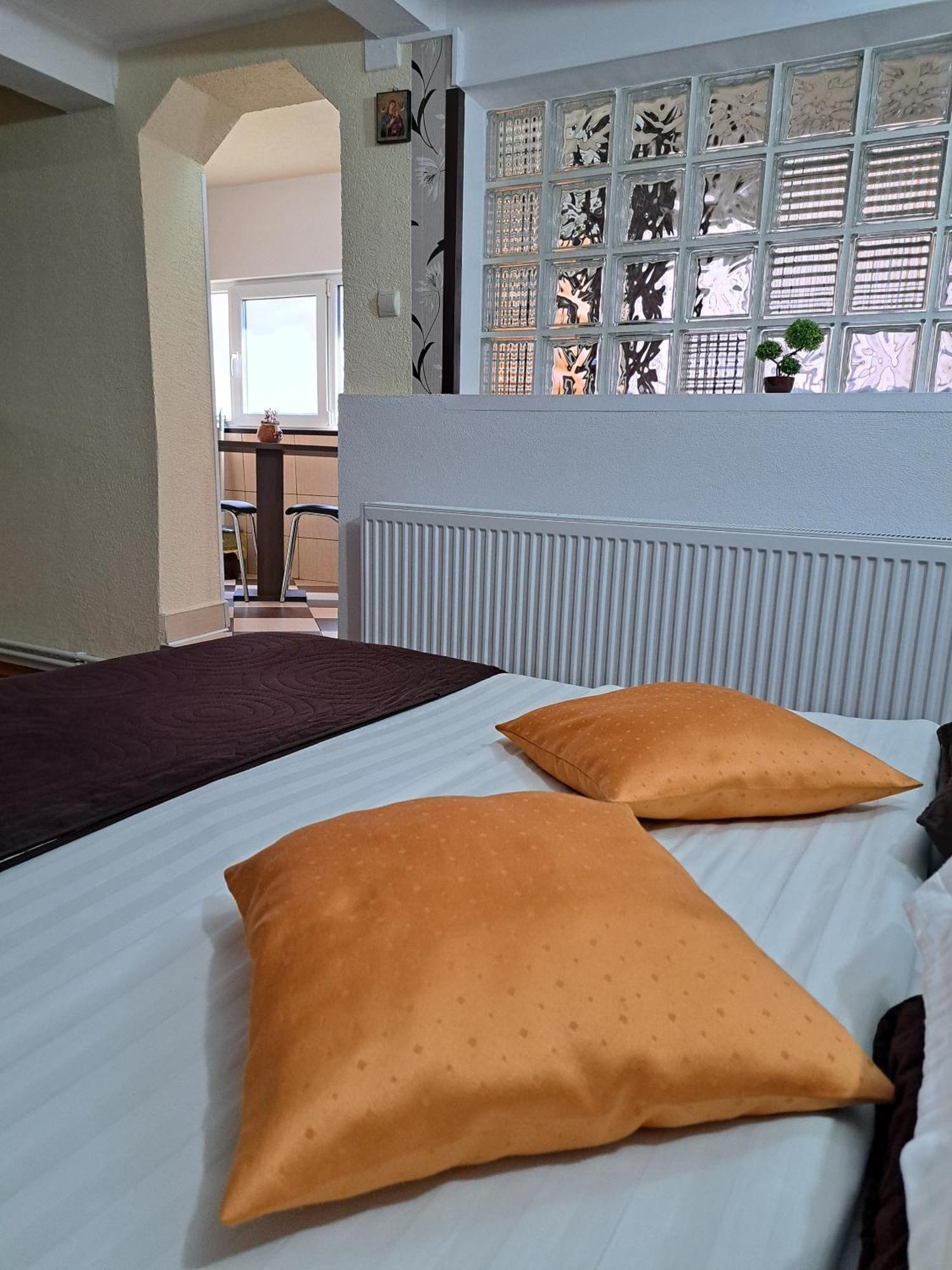 Shelby Accommodation -Adult Only- Синая Екстериор снимка