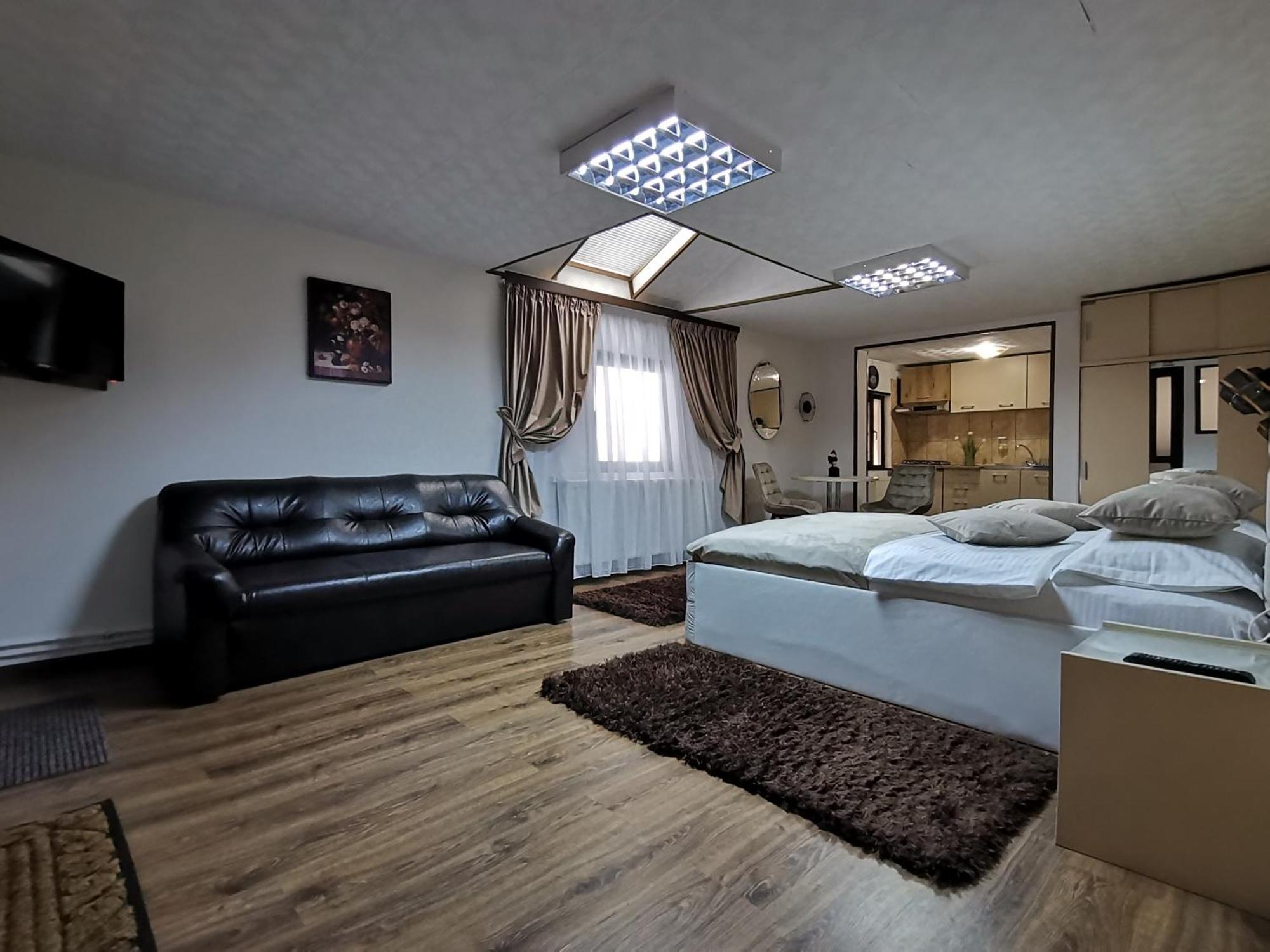 Shelby Accommodation -Adult Only- Синая Екстериор снимка
