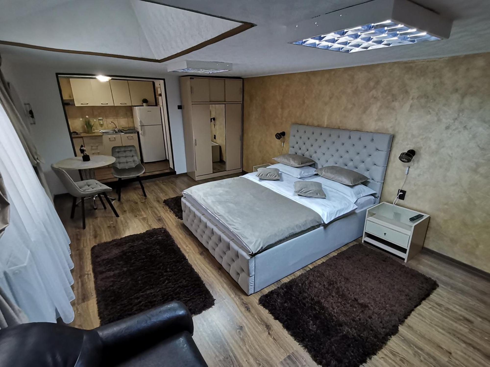 Shelby Accommodation -Adult Only- Синая Екстериор снимка