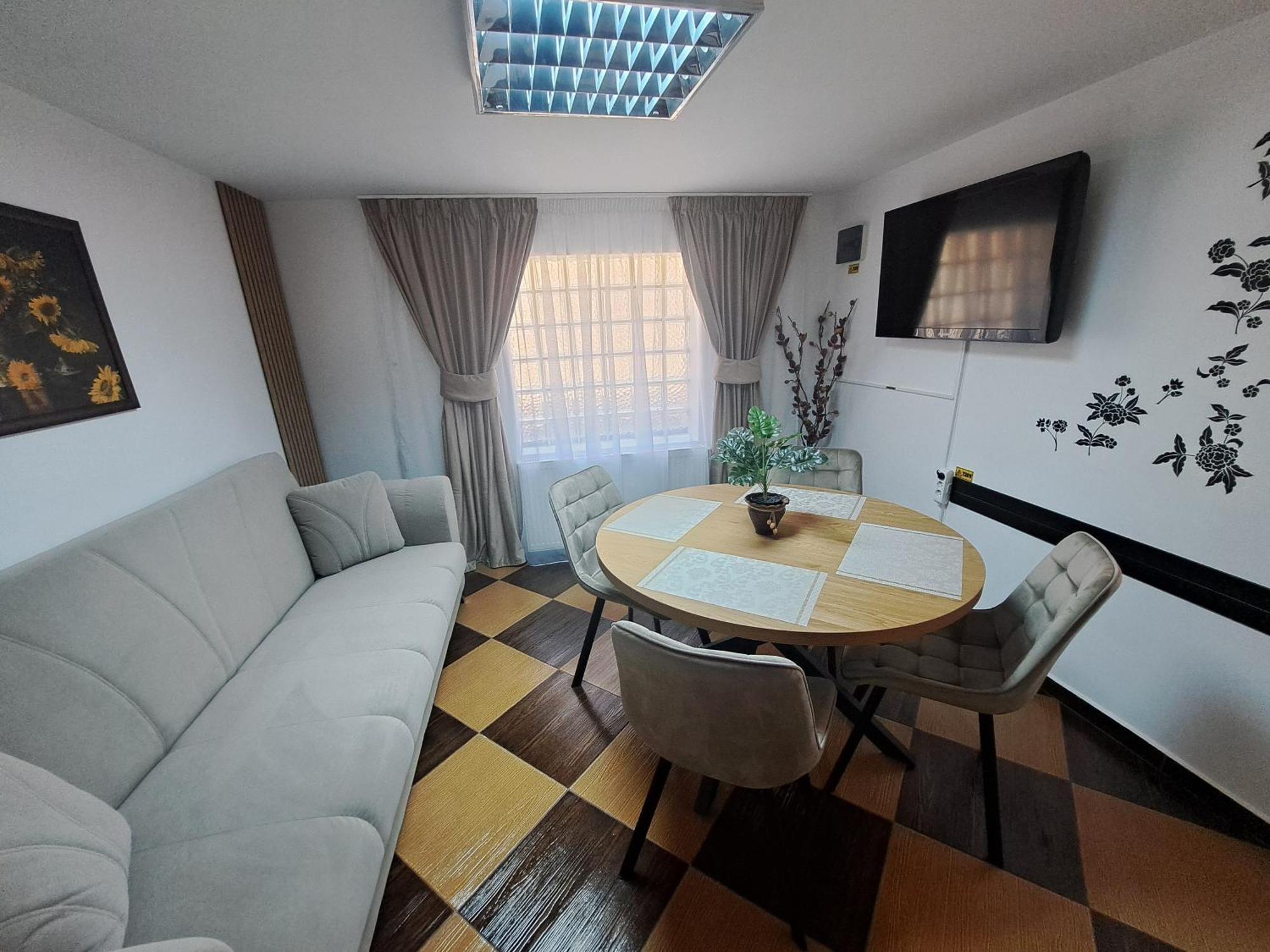 Shelby Accommodation -Adult Only- Синая Екстериор снимка